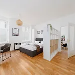 Homely - Spacious Flat Quiet, Friedrichstrasse, River * ベルリン