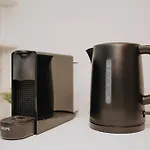 Homely - Spacious Flat Quiet, Friedrichstrasse, River アパート