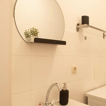 Homely - Spacious Flat Quiet, Friedrichstrasse, River Appartement Berlin