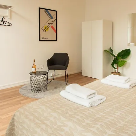 Homely - Spacious Flat Quiet, Friedrichstrasse, River Berlín