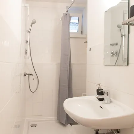 Homely - Spacious Flat Quiet, Friedrichstrasse, River Appartement Berlin