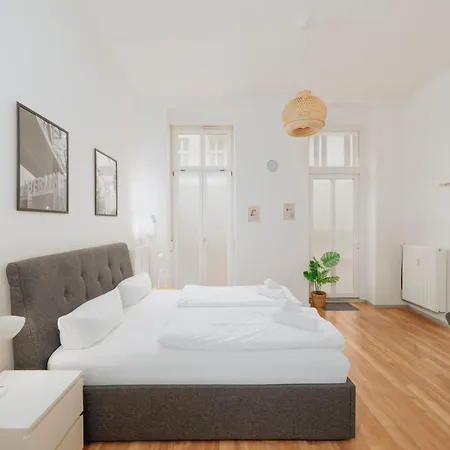 Homely - Spacious Flat Quiet, Friedrichstraße, River Berlin
