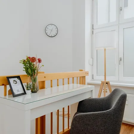 Homely - Spacious Flat Quiet, Friedrichstraße, River