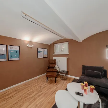 Homely - Spacious Flat Quiet, Friedrichstraße, River