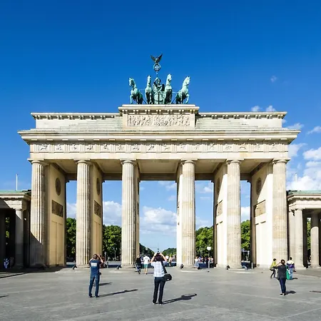 Homely - Spacious Flat Quiet, Friedrichstrasse, River Appartement