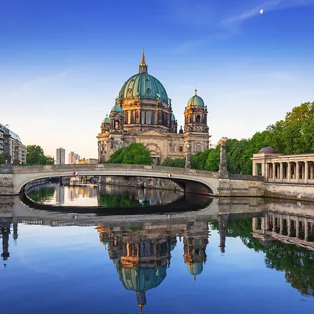 Apartament Homely - Spacious Flat Quiet, Friedrichstrasse, River *