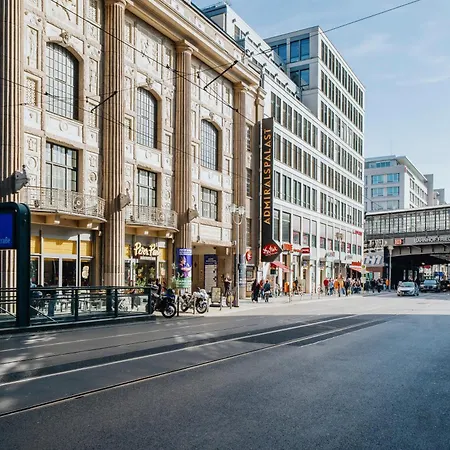 Homely - Spacious Flat Quiet, Friedrichstrasse, River Apartament *
