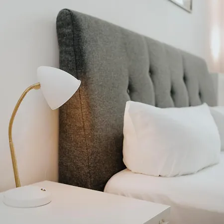 Apartament Homely - Spacious Flat Quiet, Friedrichstrasse, River