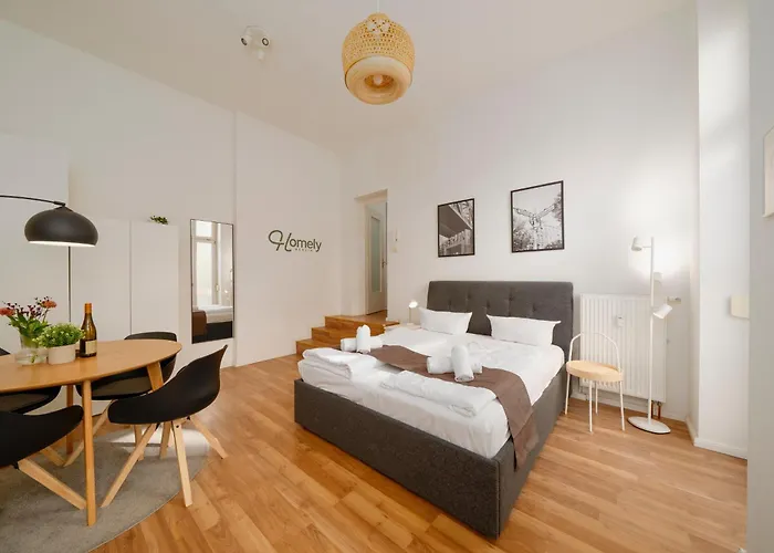 Homely - Spacious Flat Quiet, Friedrichstrasse, River Appartement