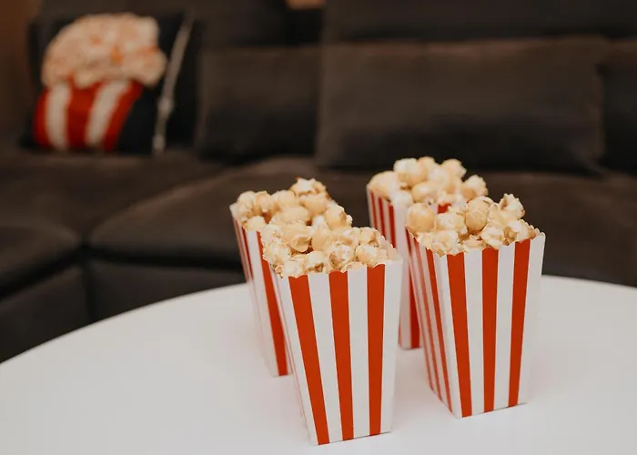 Homely - Spacious Flat Quiet, Friedrichstrasse, River Appartement Berlijn