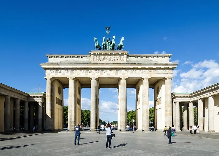 Homely - Spacious Flat Quiet, Friedrichstrasse, River شقة