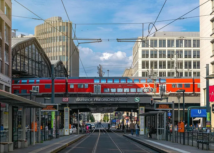 Homely - Spacious Flat Quiet, Friedrichstrasse, River شقة