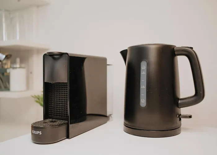 Homely - Spacious Flat Quiet, Friedrichstrasse, River شقة