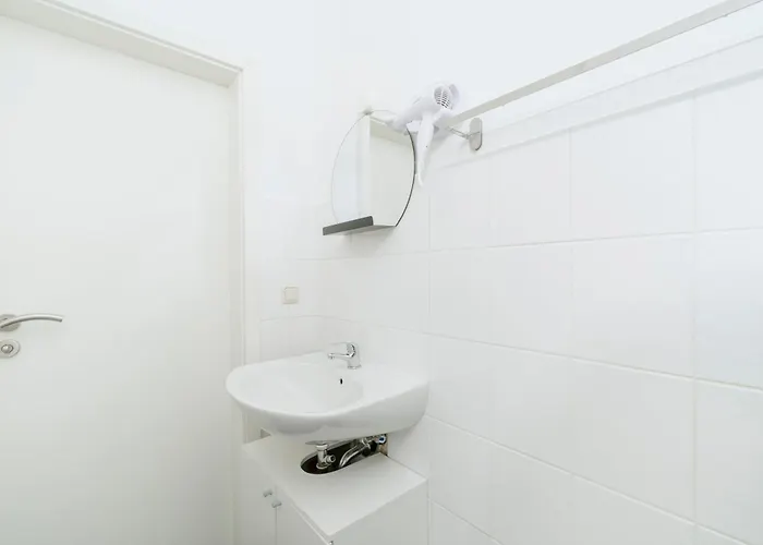 Appartement Homely - Spacious Flat Quiet, Friedrichstrasse, River