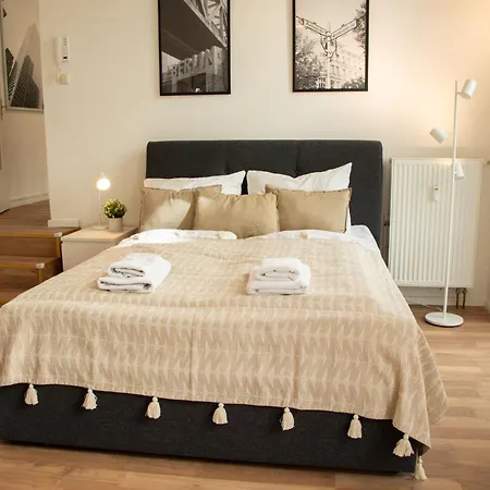 Homely - Spacious Flat Quiet, Friedrichstrasse, River * Berlin