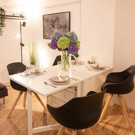 Homely - Spacious Flat Quiet, Friedrichstrasse, River