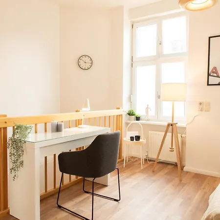 Homely - Spacious Flat Quiet, Friedrichstrasse, River Apartman *
