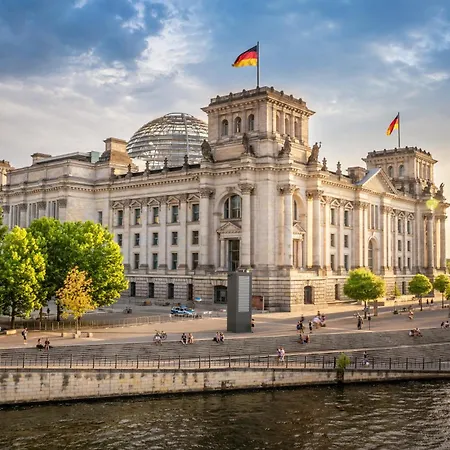 Homely - Spacious Flat Quiet, Friedrichstrasse, River Апартаменты