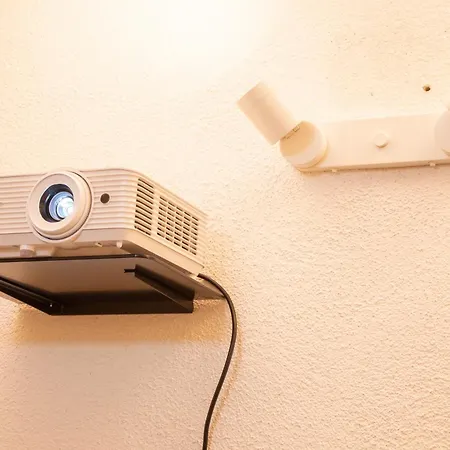 Homely - Spacious Flat Quiet, Friedrichstrasse, River Appartamento