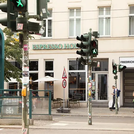 Апартаменты Homely - Spacious Flat Quiet, Friedrichstrasse, River *