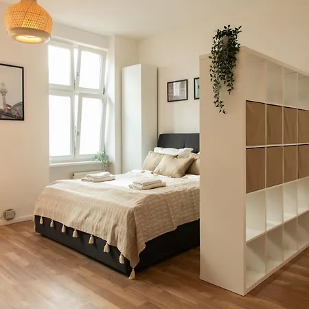 Homely - Spacious Flat Quiet, Friedrichstrasse, River * Берлин