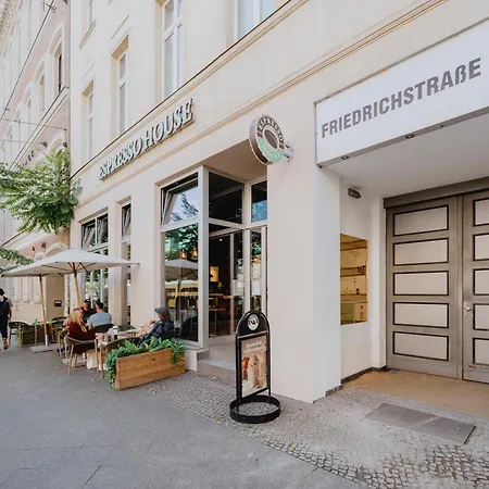 Homely - Spacious Flat Quiet, Friedrichstrasse, River Berlino