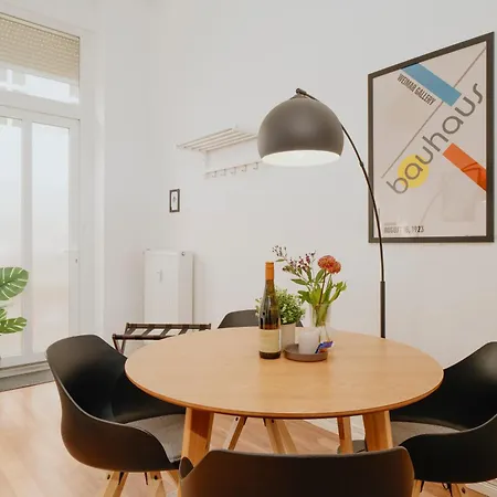 Homely - Spacious Flat Quiet, Friedrichstrasse, River