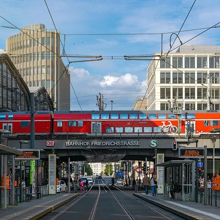 Homely - Spacious Flat Quiet, Friedrichstrasse, River Appartement