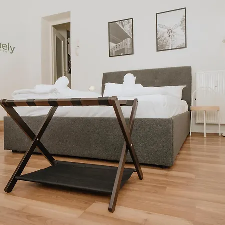 Homely - Spacious Flat Quiet, Friedrichstrasse, River Appartement *