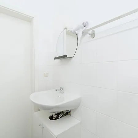 Appartement Homely - Spacious Flat Quiet, Friedrichstrasse, River