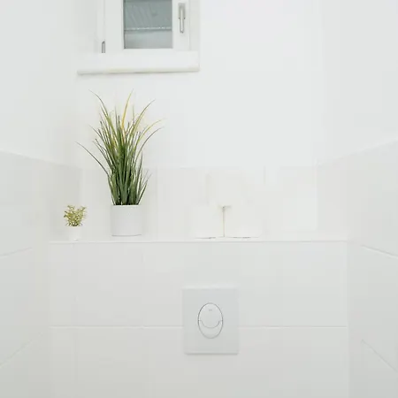 Appartement Homely - Spacious Flat Quiet, Friedrichstrasse, River