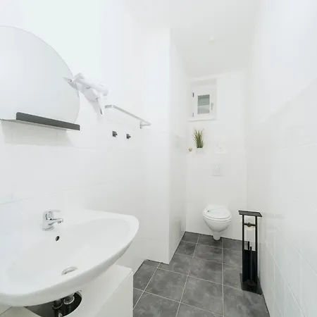 Homely - Spacious Flat Quiet, Friedrichstrasse, River *