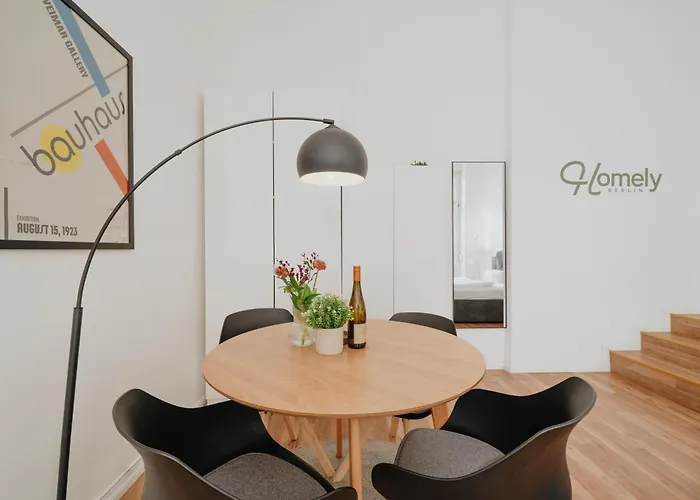 Homely - Spacious Flat Quiet, Friedrichstrasse, River Apartamento