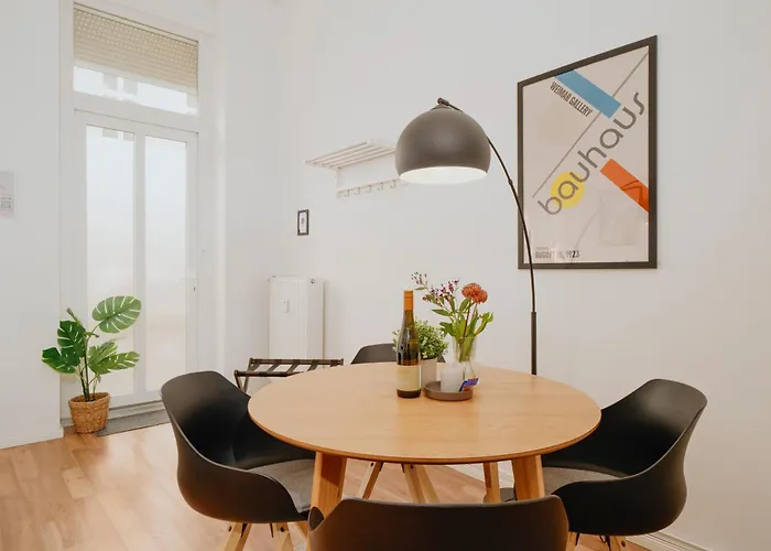 Homely - Spacious Flat Quiet, Friedrichstrasse, River