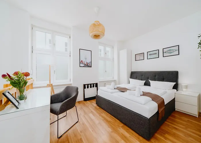 Homely - Spacious Flat Quiet, Friedrichstrasse, River Berlin